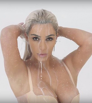 Ким Кардашьян, Алессандра Амбросио и другие звезды снялись в клипе Ферги M.I.L.F.