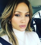 Красива всегда: Дженнифер Лопес показала лицо без макияжа