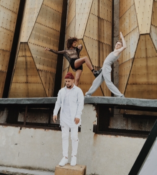 Monatik представил свой самый летний клип