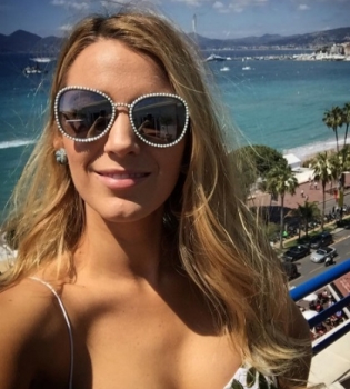 Беременная Блейк Лайвли в бикини отдыхает на пляже