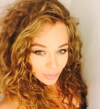 Яна Соломко поделилась фотографиями с первого дня рождения дочери