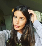 Девочки на пляже: Кети Топурия позирует с дочерью в купальниках