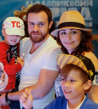 Даша Малахова с детьми и новым возлюбленным