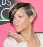 Рианна, Леонардо ДиКаприо, Бритни Спирс и другие звезды рассказали о своем первом поцелуе