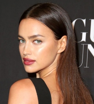 Ирина Шейк блистает в роскошном наряде Givenchy