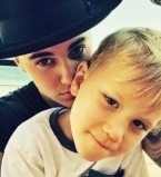 Маленькая копия: Джастин Бибер опубликовал стильные фото младшего брата