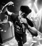 Солист группы "Отпетые Мошенники" Андрей Репников уже несколько недель находится в коме