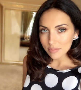 Беременная третьим ребенком Алсу показала лицо без косметики