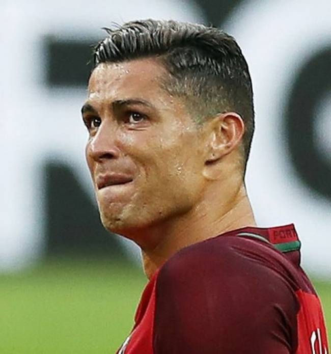 Криштиану Роналду расплакался во время финального матча ЕВРО-2016
