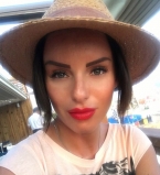 Юлия Волкова отдыхает в Испании с детьми и таинственным незнакомцем