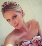 Ники Хилтон впервые после родов появилась на публике с мужем и новорожденной дочерью