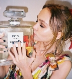 Лили-Роуз Депп стала новым лицом легендарного парфюма Chanel No. 5