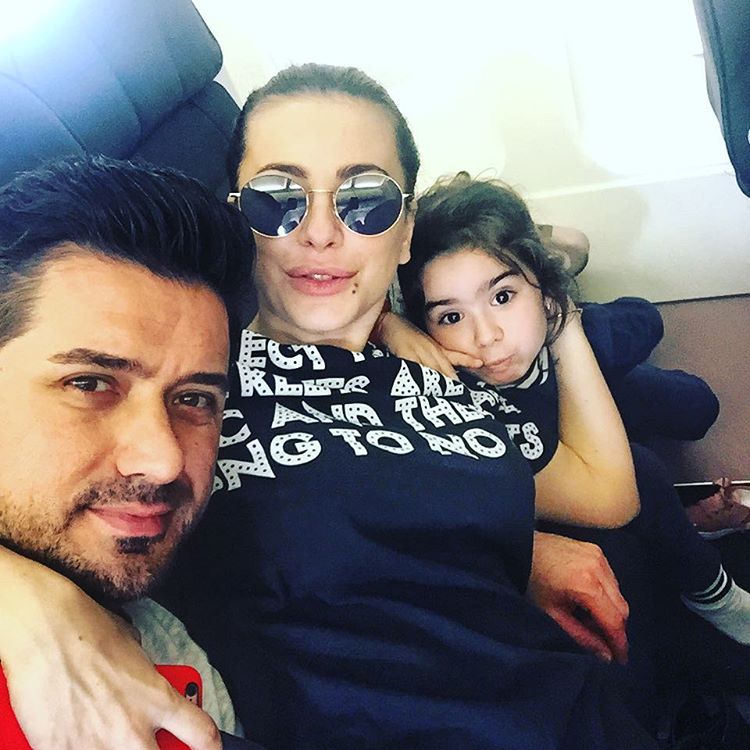 Ани Лорак наслаждается отпуском в Турции с дочерью и мужем