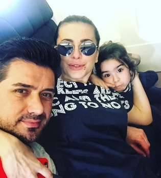 Ани Лорак наслаждается отпуском в Турции с дочерью и мужем