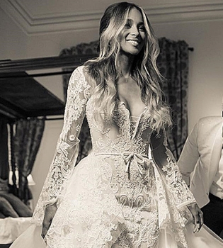 История платья: дизайнер свадебного наряда Сиары показал процесс его создания