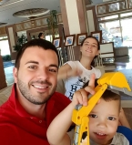 Григорий Решетник на отдыхе с семьей