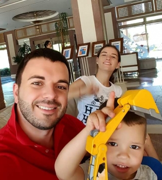 Григорий Решетник на отдыхе с семьей