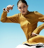 Прыжки на каблуках: Джиджи Хадид снялась в спортивной фотосессии для Vogue