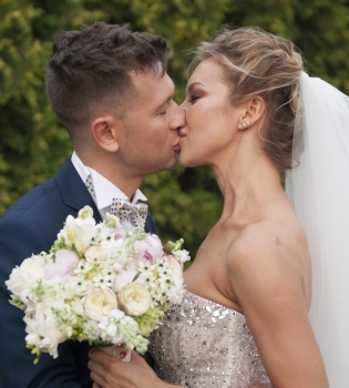 Дмитрий Ступка и Полина Логунова устроили пышную свадьбу под Киевом