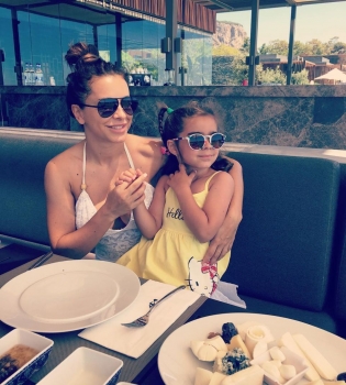 Ани Лорак усилила охрану на отдыхе в Турции из-за ситуации в стране