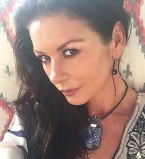 46-летняя Кэтрин Зета-Джонс поделилась фото с бикини