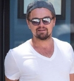 Влюбленные в Малибу: сеть взорвали совместные снимки Леонардо ДиКаприо и Нины Агдал