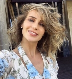 В стиле натюрель: Глюкоза показала лицо без косметики и фотошопа