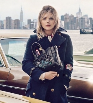 Возлюбленная Бруклина Бекхэма блистает в рекламе модного бренда