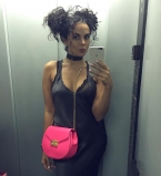 Настя Каменских снялась в нежной фотосессии с венком