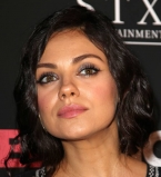 Неожиданно: Мила Кунис удивила поклонников короткой стрижкой