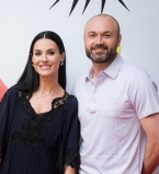 Маша Ефросинина с супругом посетила премьеру фильма Вуди Аллена