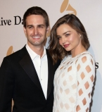 Официально: Миранда Керр и Эван Шпигель помолвлены