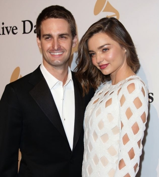 Официально: Миранда Керр и Эван Шпигель помолвлены