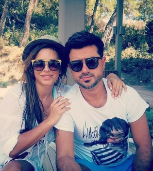 Ани Лорак засыпала сеть романтическими снимками с мужем