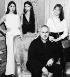 Валерий Меладзе наслаждается отдыхом вместе со своими красавицами-дочками