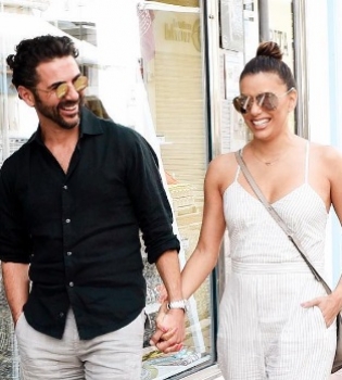 Время романтики: Ева Лонгория с мужем наслаждаются отдыхом в Испании