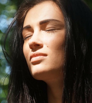 Анастасия Приходько показала фото без грима и фотошопа