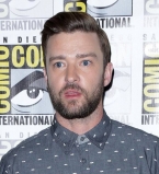 Видео: фанат Джастина Тимберлейка дал ему пощечину