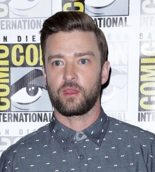 Видео: фанат Джастина Тимберлейка дал ему пощечину