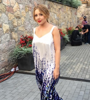 Тина Кароль в платье Couture de Fleur