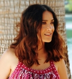 Это любовь: Сальма Хайек позирует с супругом на фоне заката