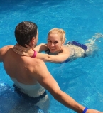 Тоня Матвиенко и Арсен Мирзоян с детьми отдыхают в Карпатах