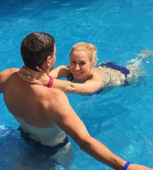 Тоня Матвиенко и Арсен Мирзоян с детьми отдыхают в Карпатах