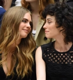 СМИ: Кара Делевинь и Энни Кларк помолвлены