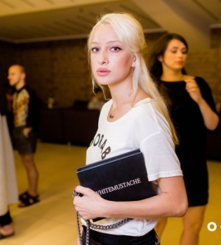 Звезды и топ-модели на допремьерном показе фильма &quot;Неоновый демон&quot;