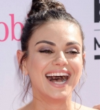 Мила Кунис шокировала поклонников ценой своего обручального кольца