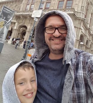 Александр Пономарев с сыном на отдыхе