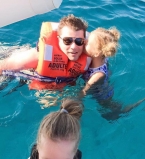 Гарик Харламов и Кристина Асмус с дочерью отдыхают в Греции