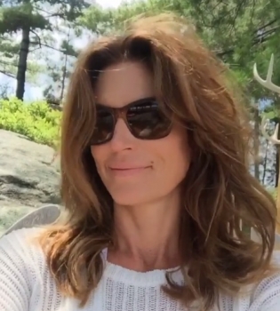 Синди Кроуфорд впервые показала своего отца