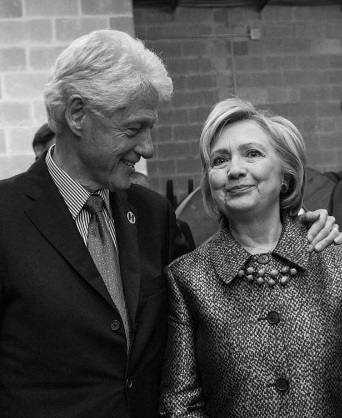 Как молоды мы были: в сети появилось раритетное фото Билла и Хиллари Клинтон